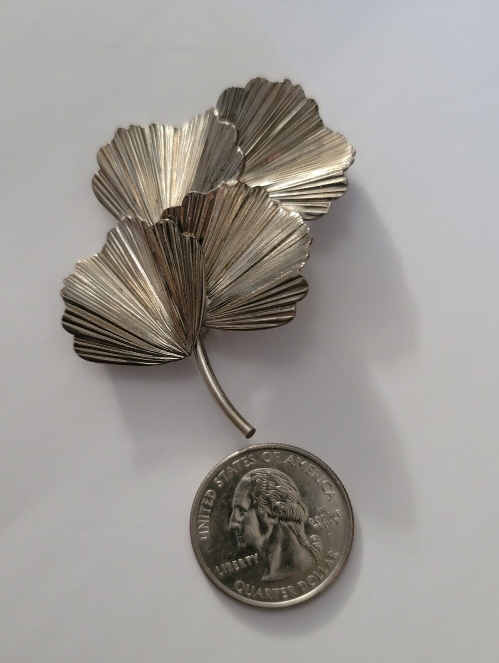 Vintage Ginko Leaf Brooch - Silvertone - Picture 4 of 4